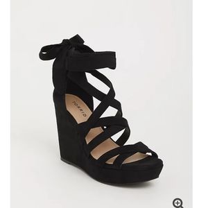 BLACK STRAPPY PLATFORM WEDGE (WW)